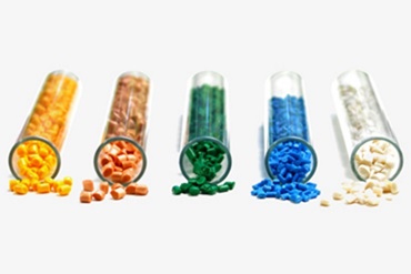 Reagensglas med forskellige plastgranulater